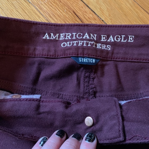 AEO Maroon "Shortie" Jean Shorts - Picture 3 of 8